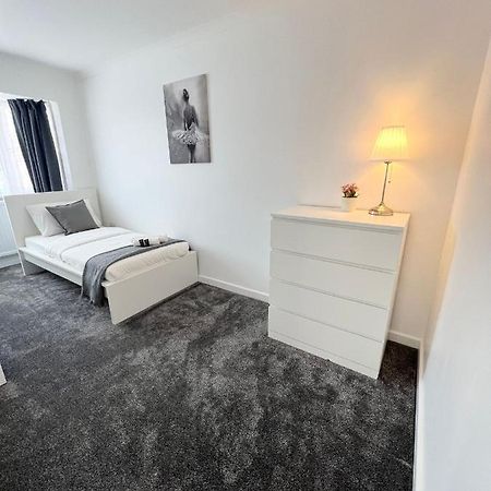 Stunning Flat In Greater London Hotel ภายนอก รูปภาพ