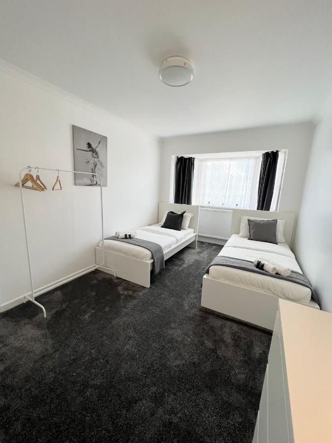 Stunning Flat In Greater London Hotel ภายนอก รูปภาพ