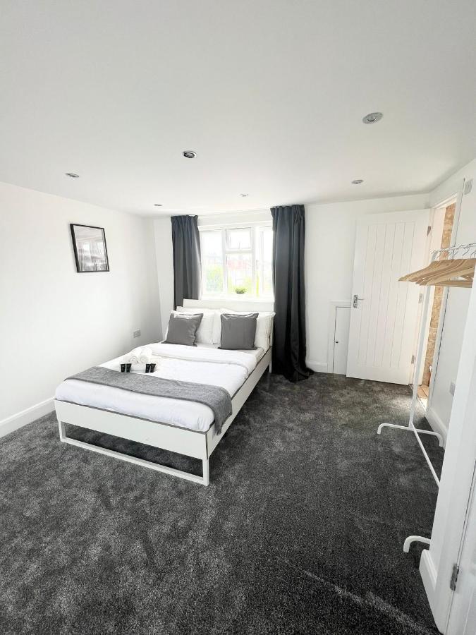 Stunning Flat In Greater London Hotel ภายนอก รูปภาพ