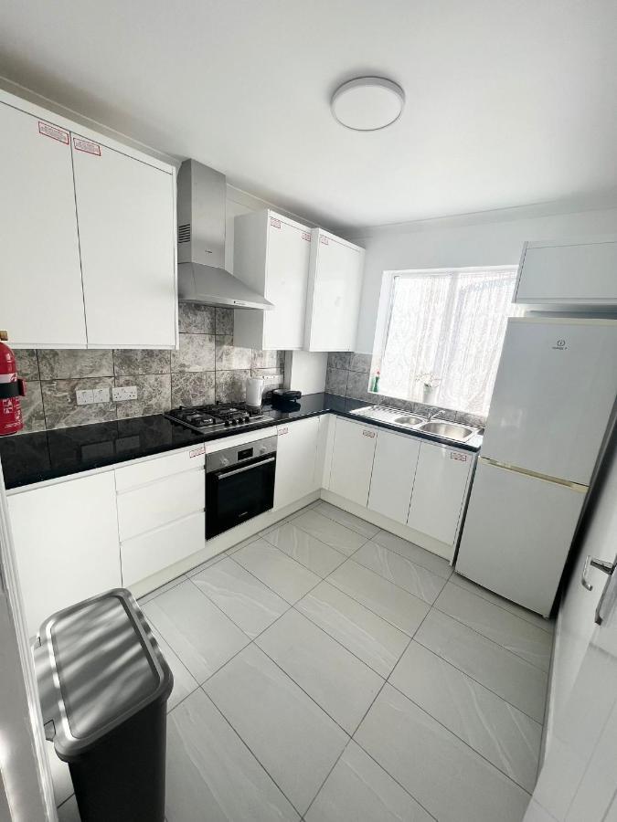 Stunning Flat In Greater London Hotel ภายนอก รูปภาพ