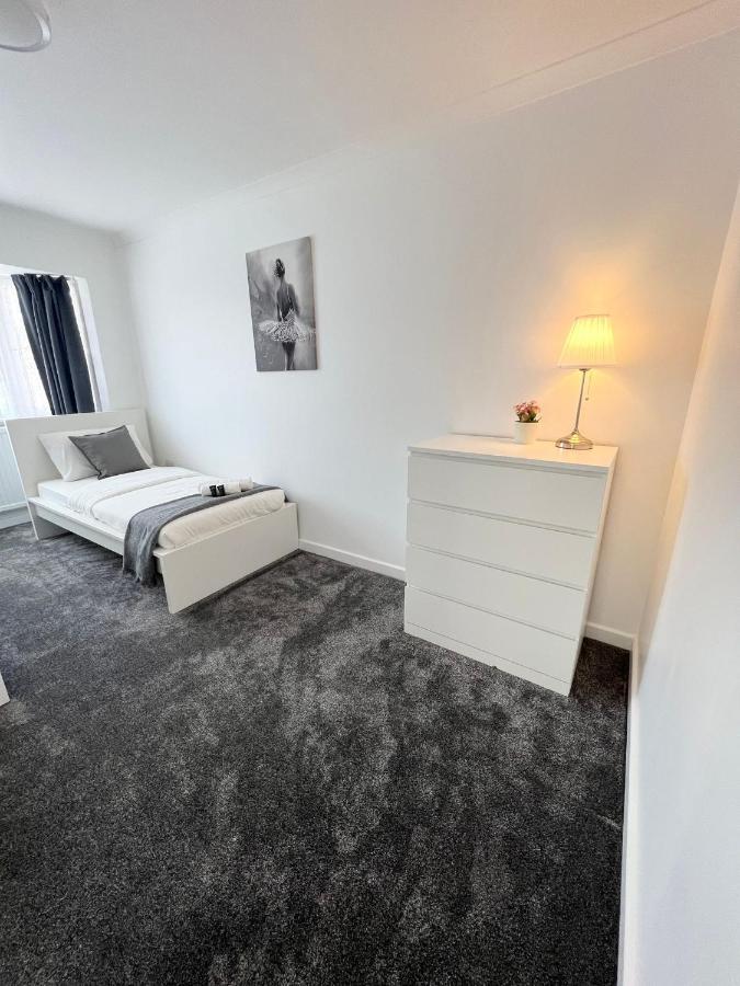 Stunning Flat In Greater London Hotel ภายนอก รูปภาพ